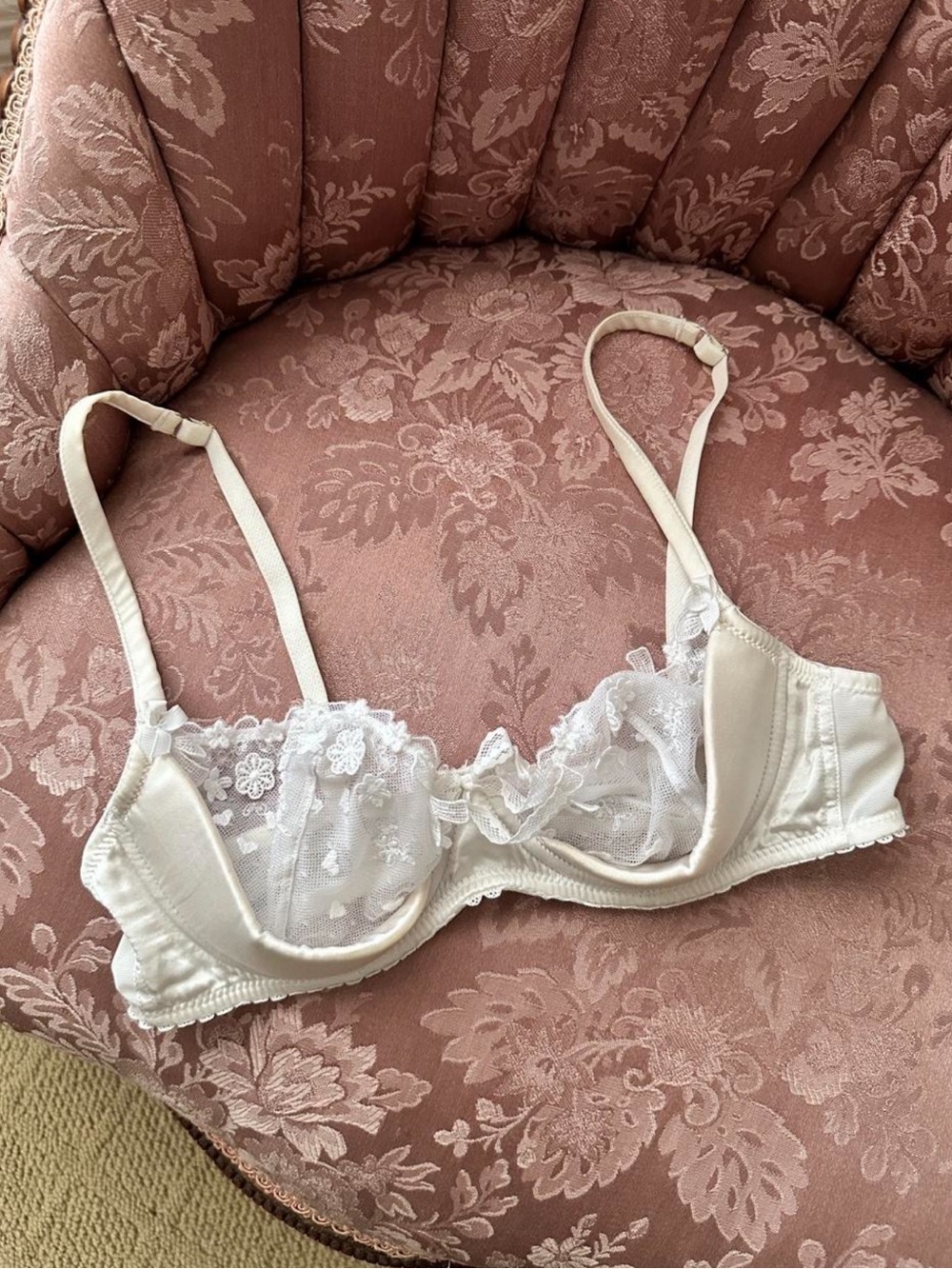 Delicate White Lace Underwire Bra